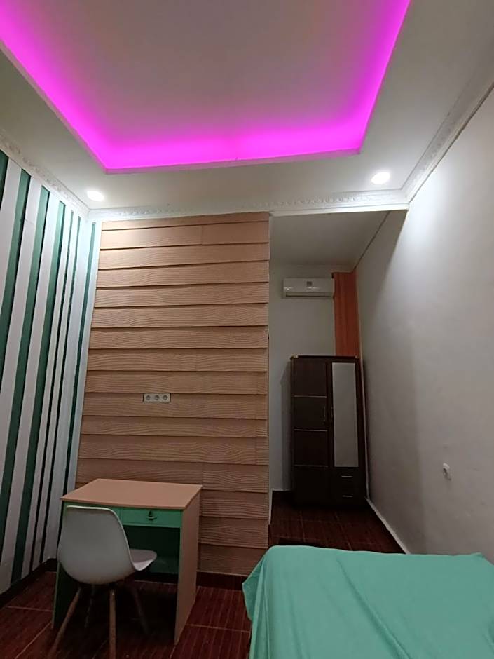 OYO Life 93158 Kost Asaka