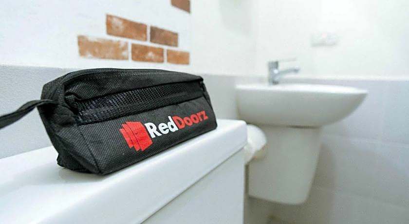 RedDoorz @ Pasar Melayu Sagulung Batam