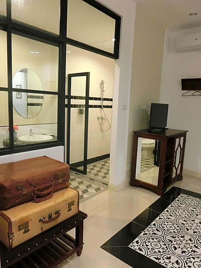 Bloom Boutique Hotel & Cafe