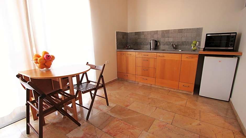 The Market Courtyard - Suites Hotel