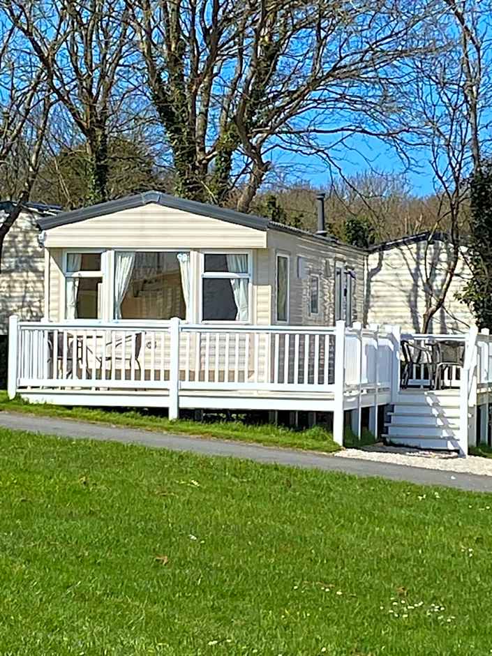 Cosy 2 bed pet friendly holiday home Crantock Nr Newquay