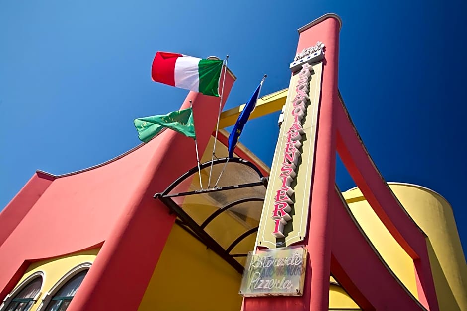 Lo Scacciapensieri Hotel & Restaurant