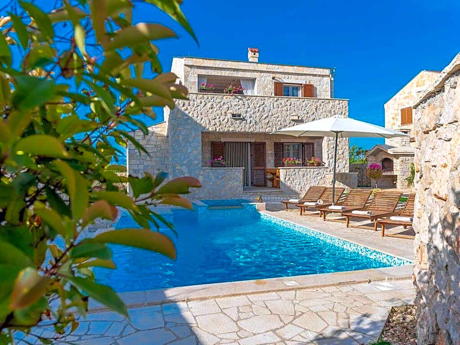 Villa Kirsten with heated pool, jacuzzi and sauna - by TA Leut Agency