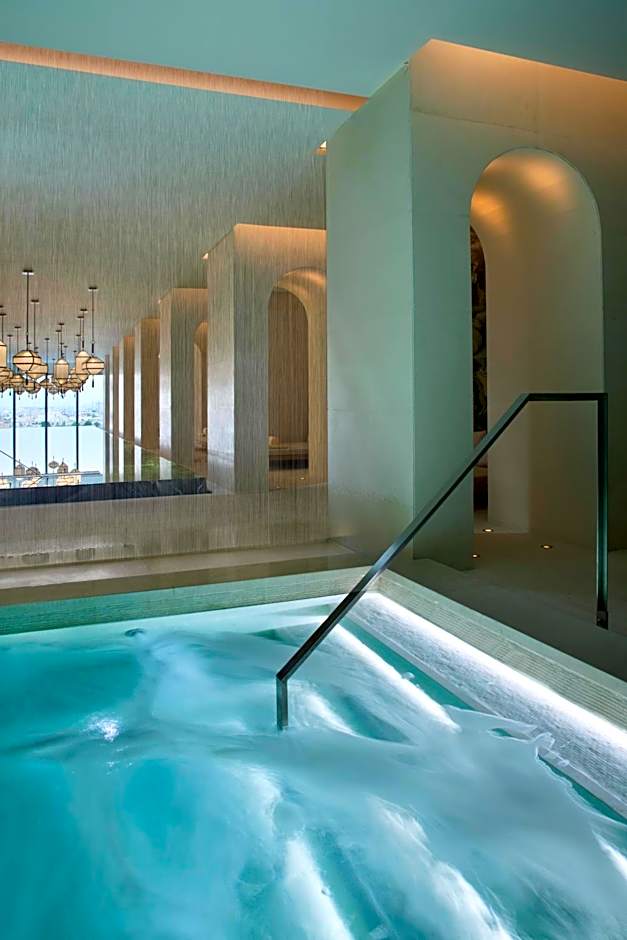 Four Seasons Hotel Kuwait at Burj Alshaya