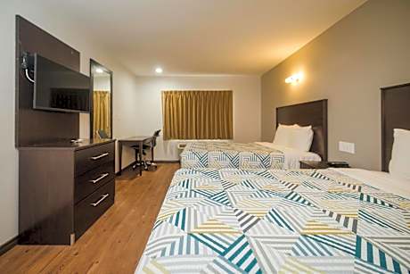 Queen Room with Two Queen Beds - Non-Smoking