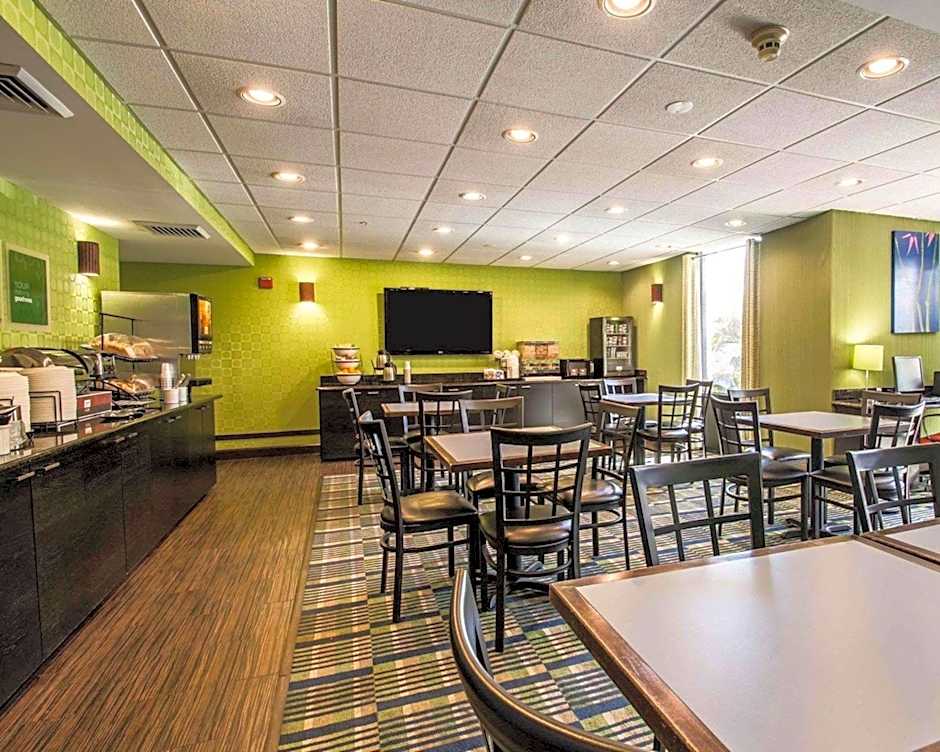 Comfort Inn & Suites Lantana - West Palm Beach South
