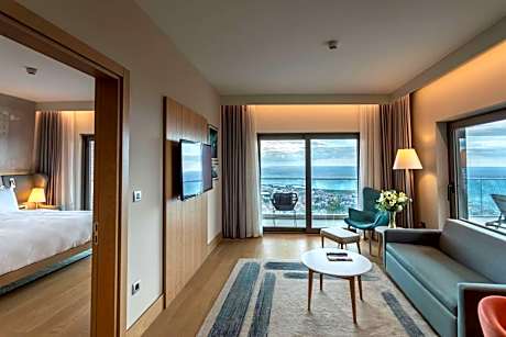 Luxury Suite with Spa Bath and Panoramic Sea View