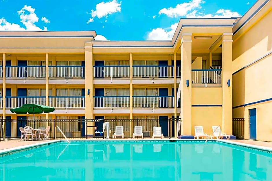 Days Inn by Wyndham Shreveport