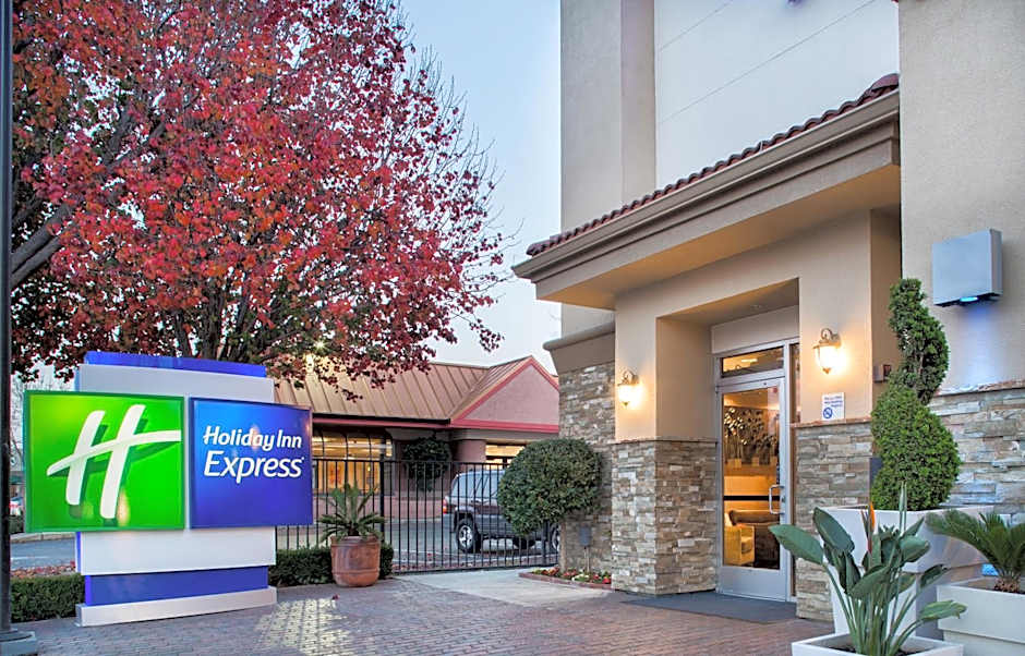 Holiday Inn Express Redwood City Central By IHG