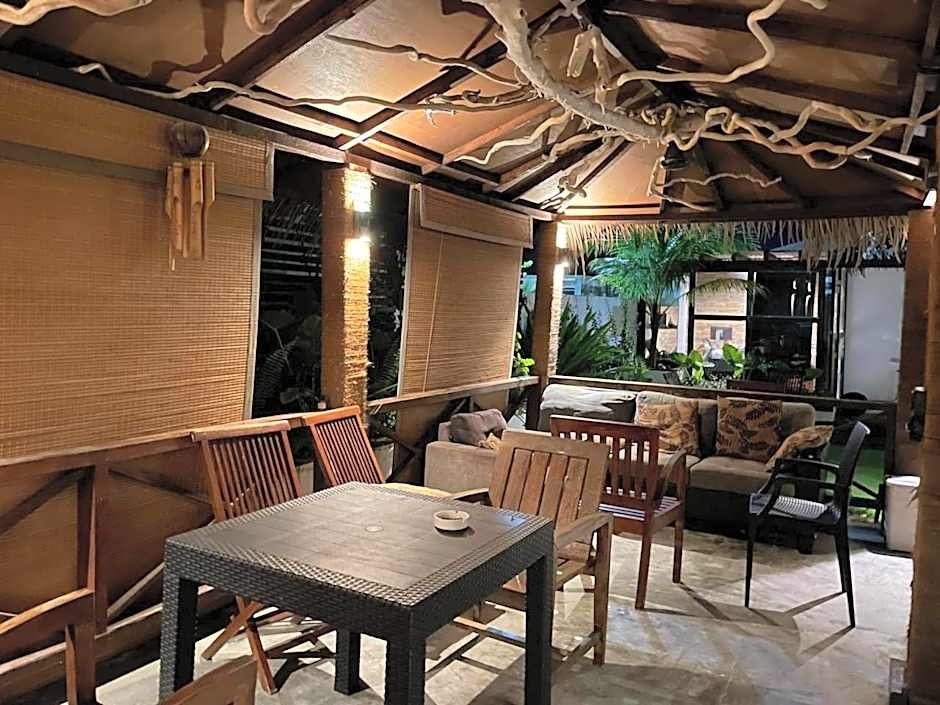 Himeyn Beach Inn - Ocho Homes by Eight Continents