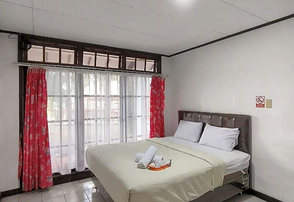Pandu Lakeside Hotel Tuktuk