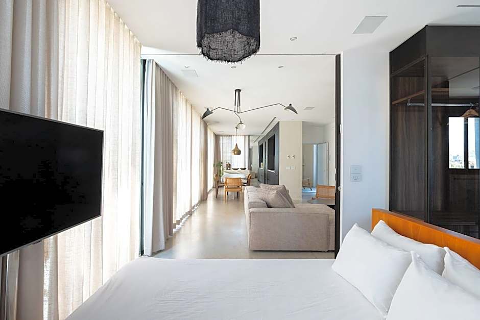 High Living Penthouse with Rooftop Pool