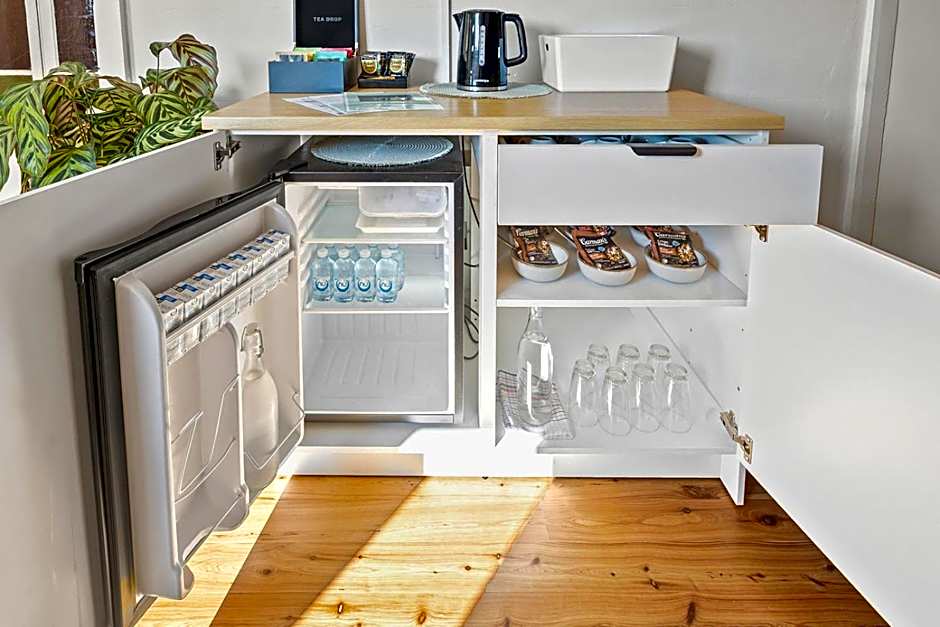 On Chapel St, The Royal Hotel Dalton