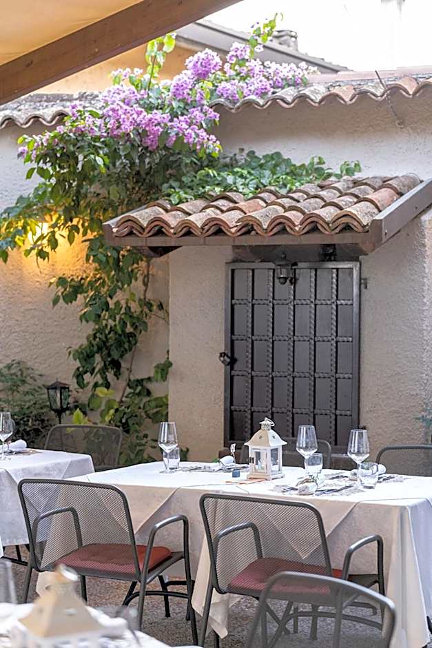 Borgo dei Poeti Romantik Hotel