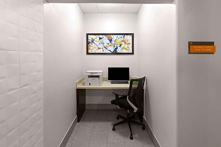 La Quinta Inn & Suites by Wyndham Angleton