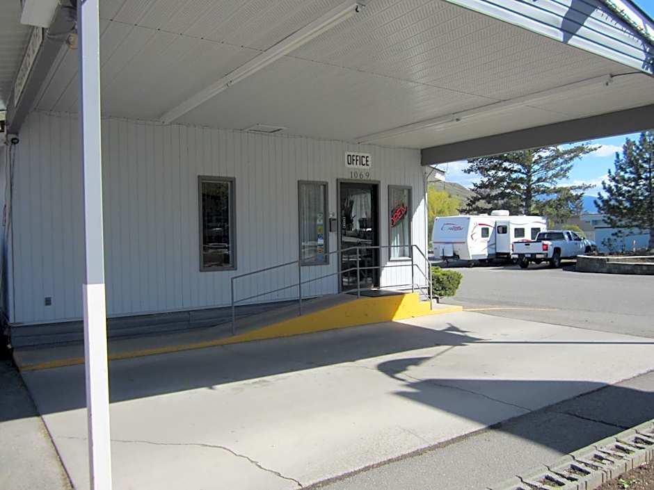 Canadas Best Value Desert Inn & Suites Cache Creek