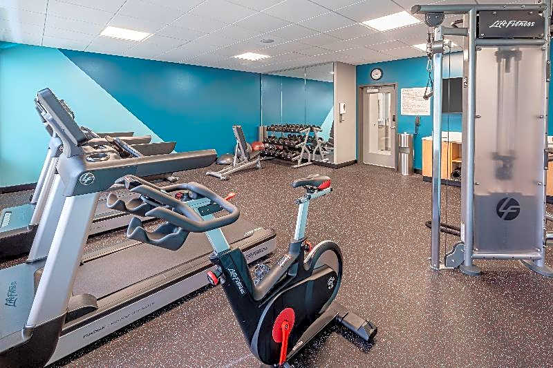 avid hotels MILWAUKEE WEST - WAUKESHA
