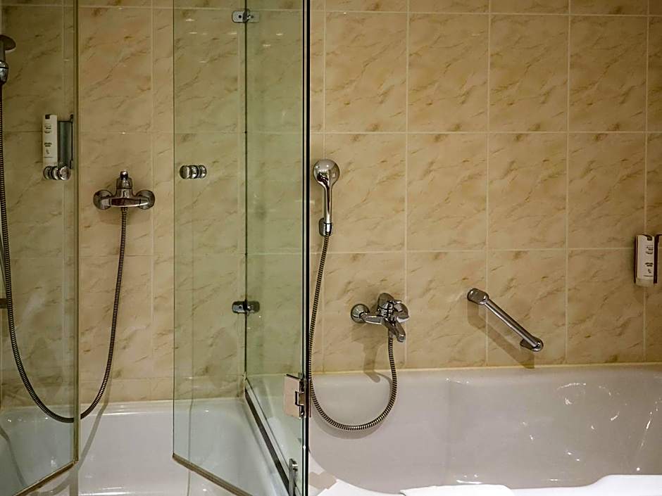 Atomis Hotel Munich Airport by Mercure
