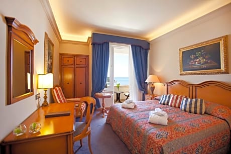 Deluxe Twin Room with Sea View and Balcony