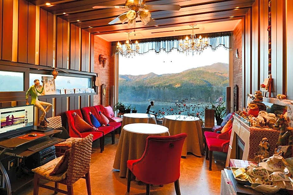 Moonlight Blue Pension