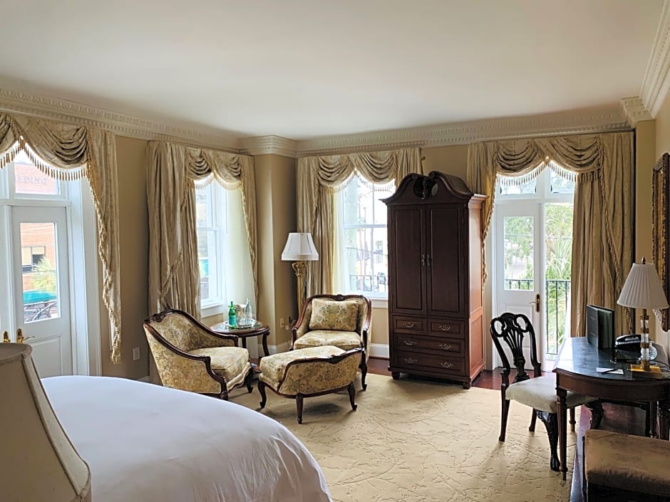 Market Pavilion Hotel