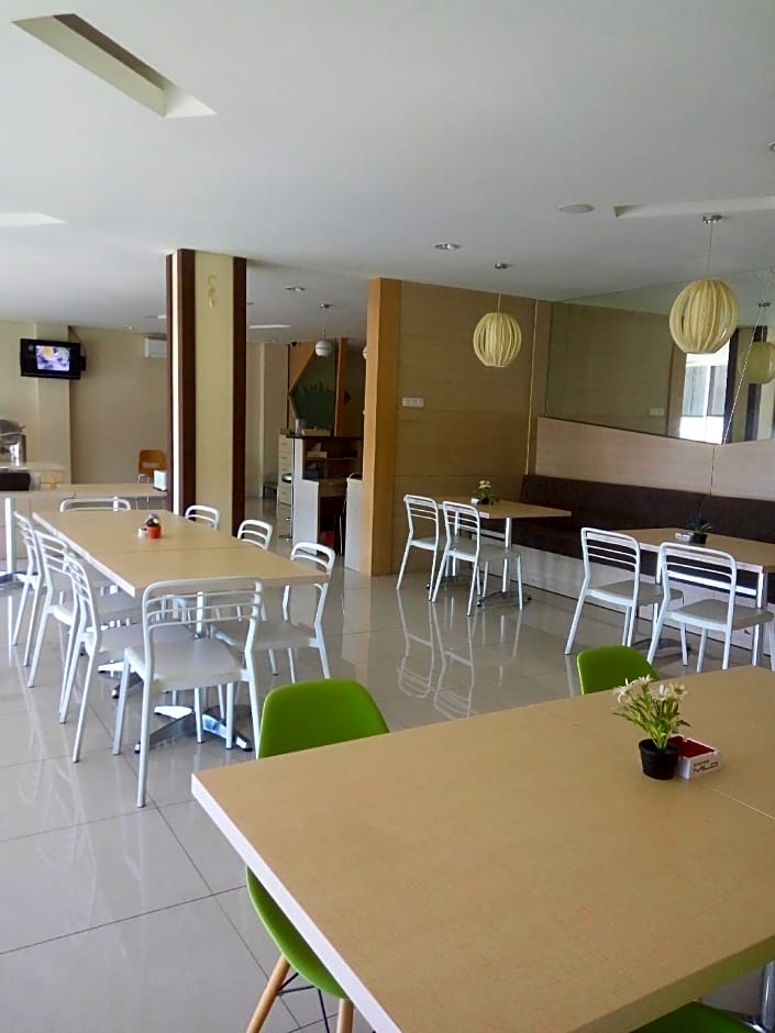 Max Hotel – Makassar, CA