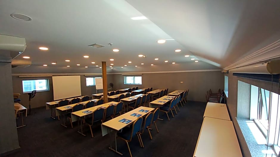 Rhiss Hotel Bostanci