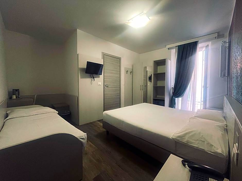 Hotel Holiday