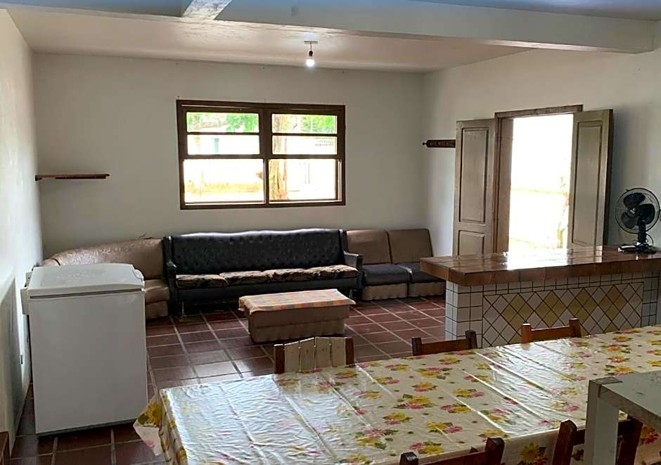 Casa de praia com boa ventilação garagem coberta para 3 carros 50m da praia