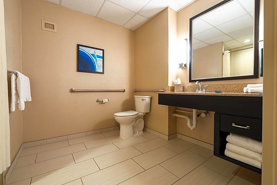 DoubleTree By Hilton Houston Hobby Airport