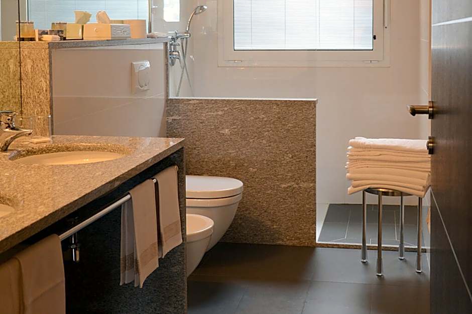 Photo 1 of 5 of Suite, Lake View