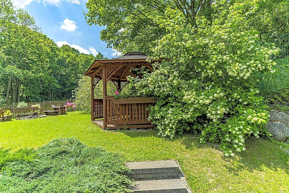 Nefryt - lodówka i czajnik w pokoju, dwa aneksy kuchenne ogólnodostępne, duży parking