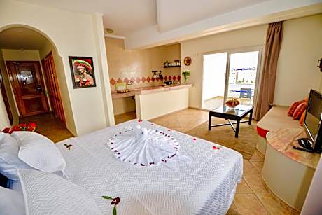 Junior Suite Sea/Pool View Capacity 2