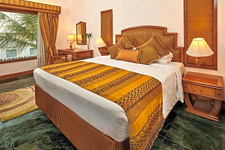 Executive Suite with Pool View - 15% discount on Spa & 1-way Airport transfer