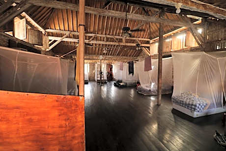 Single Bed in Mixed Dormitory Room