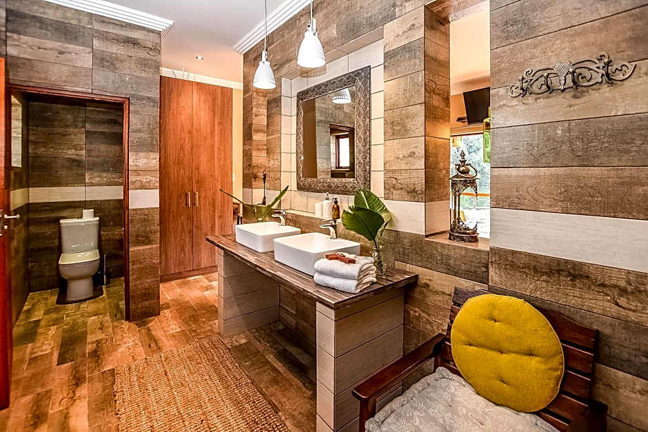 Bambuu Lakeside Lodge