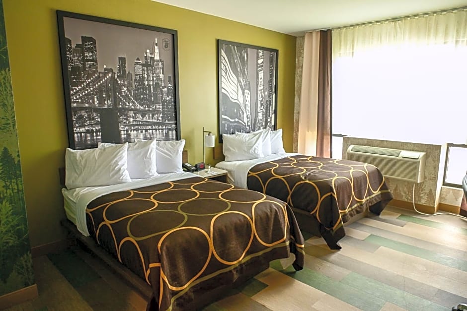 Super 8 by Wyndham Bronx Near Botanical Garden