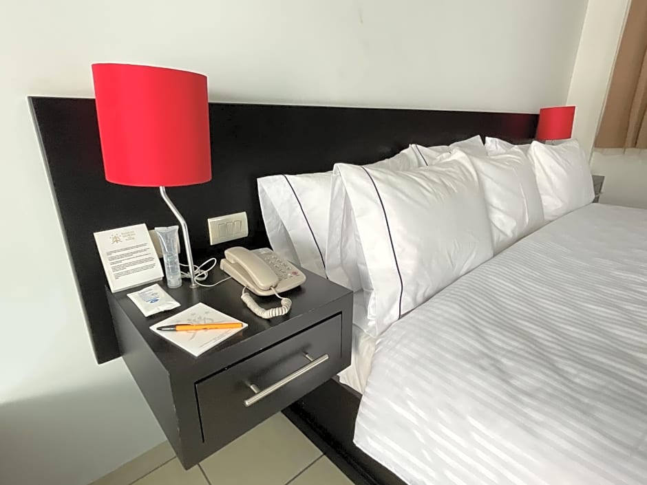 Hotel Suites del Real
