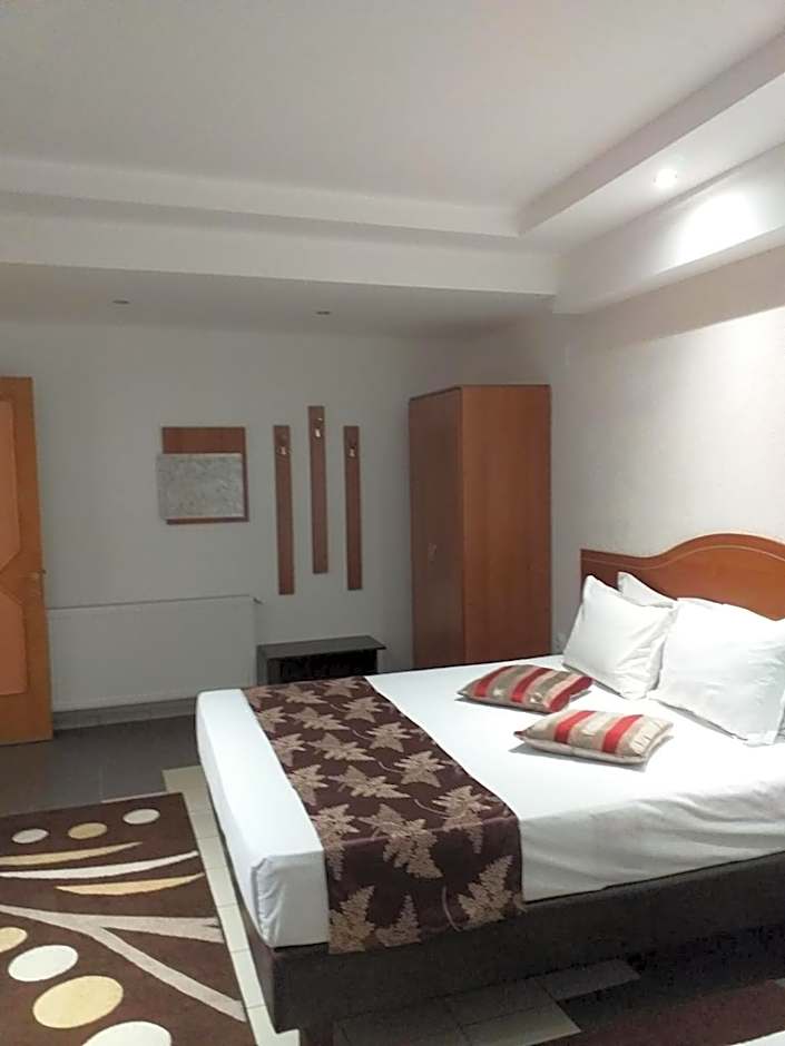 Hotel Tranzzit
