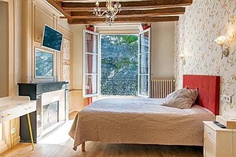 Triple Room with City View