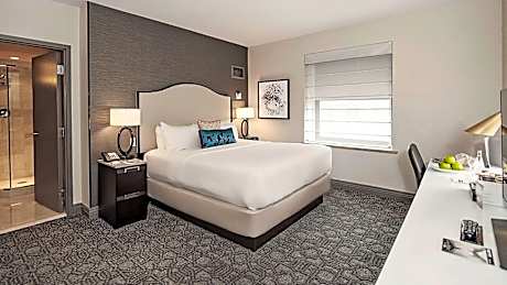 1 King One Bedroom Suite Executive Tower