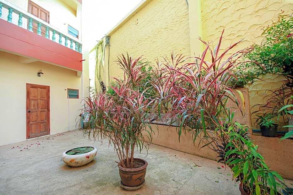 Ban Elephant Blanc Apartment