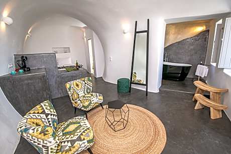 Luxury Cave Villa with Outdoor Hot Tub with Sea & Sunset View