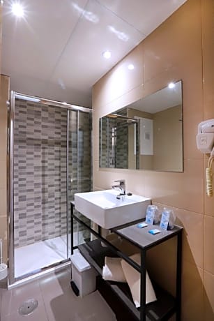 SINGLE ROOM WITH TERRACE