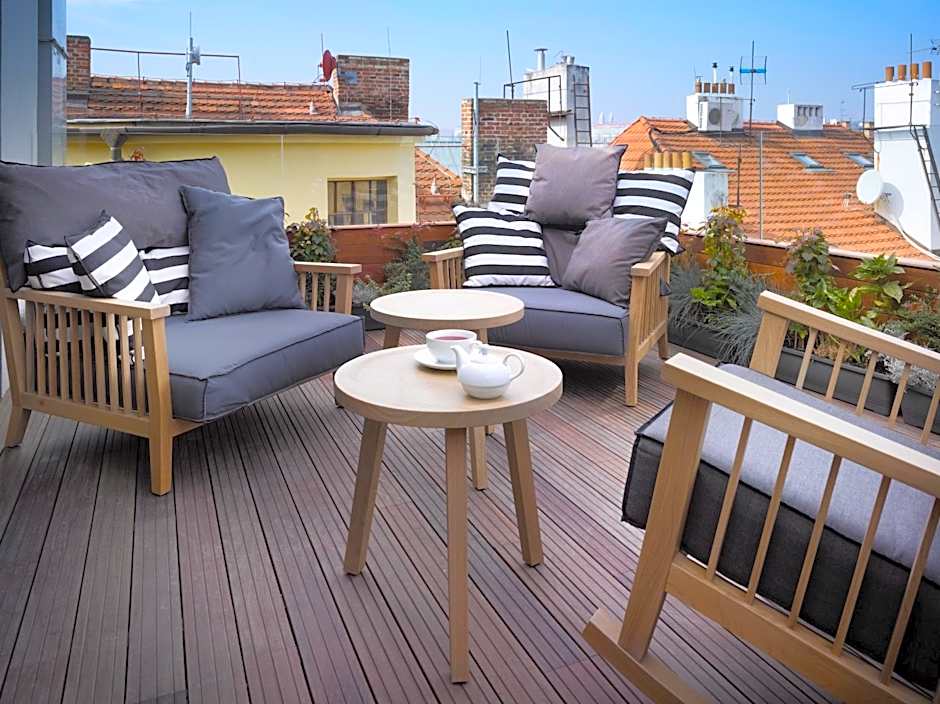 Old Town Square Residence by Emblem