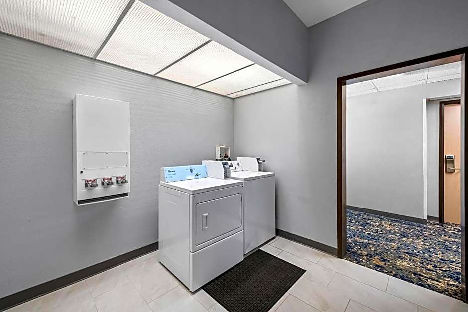 Quality Inn & Suites Manhattan
