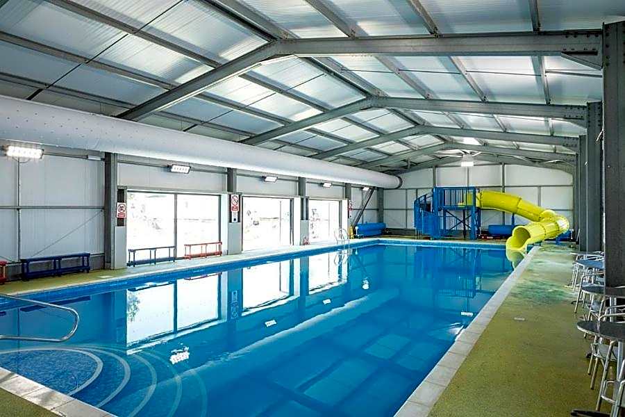 8 Bed Sun Decked Caravan Unlimited High speed Wifi and fun at Seawick Holiday Park