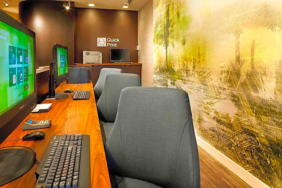 Courtyard by Marriott Edison Woodbridge