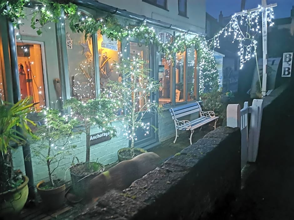 AnchorageWells Entire Cottage OR a King Ensuite on Room Only