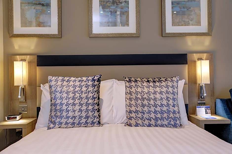 Aryana Hotel